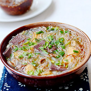 巧味居鸭血粉丝汤