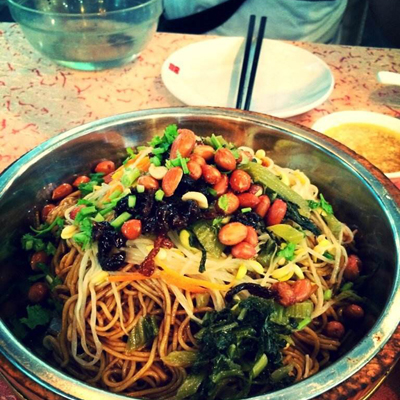 大梁鸡丁米线
