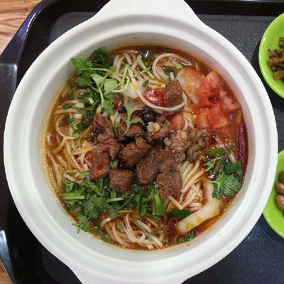 大梁鸡丁米线
