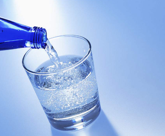 百岁山矿泉水