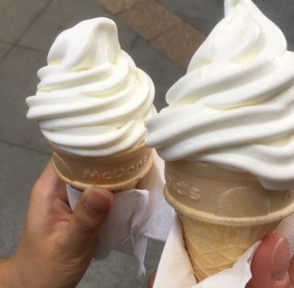 小型麦当劳甜品店
